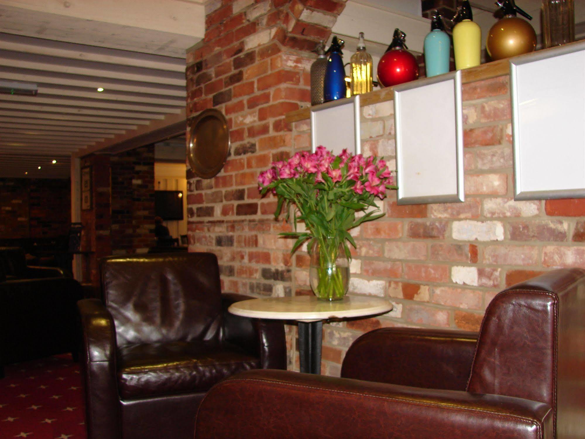 The Angel Hotel อัลตัน ภายนอก รูปภาพ